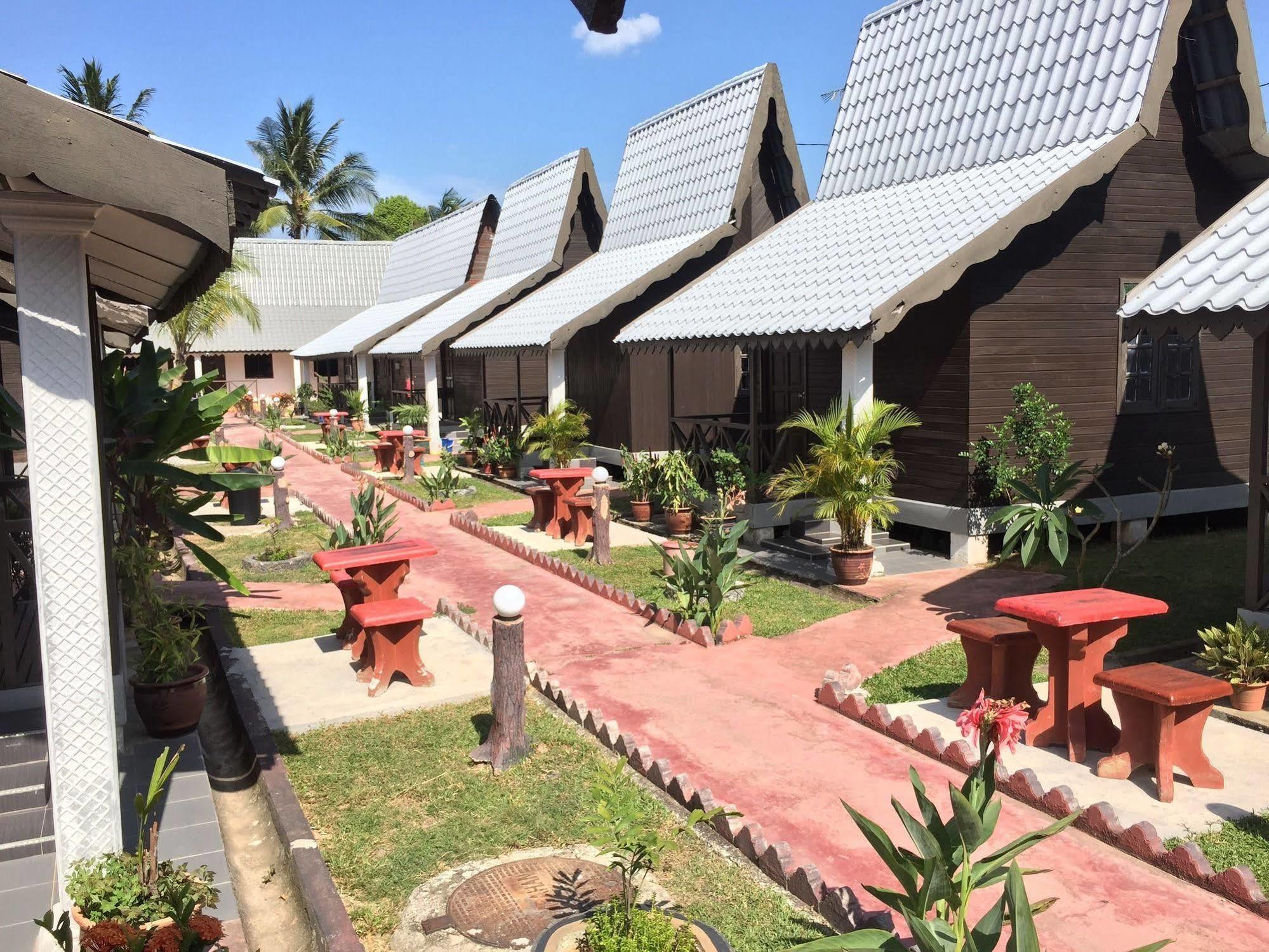 Rasa Senang Villa -Islam Guest Only Pantai Cenang  Exterior photo